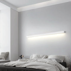 Aplique de pared lineal LED minimalista de metal para salón