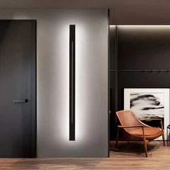 Aplique de pared largo minimalista de metal LED regulable para salón