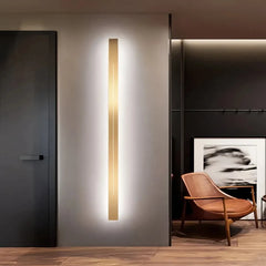 Aplique de pared largo minimalista de metal LED regulable para salón