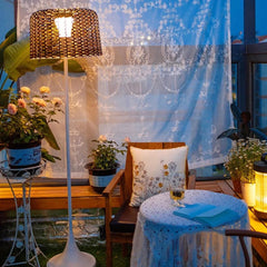 Lámpara de pie exterior solar de ratán nórdico para terraza