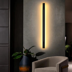 Aplique de pared largo minimalista de metal LED regulable para salón