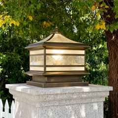 Farol sobremuro exterior vintage solar IP65 regulable de latón y vidrio para jardín