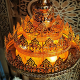 Lámpara árabe colgante dorada calada con grabado decorativo para salón
