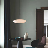Lámpara colgante moderna ovalada LED regulable en altura para comedor