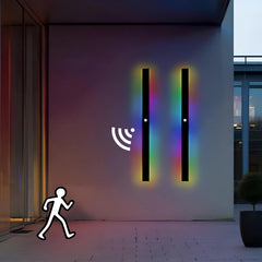 Aplique exterior negro minimalista largo con sensor de movimiento IP65 para porche