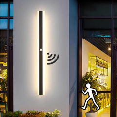 Aplique exterior alargado minimalista negro con sensor de movimiento para porche