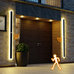 Aplique de pared exterior lineal negra de metal minimalista con sensor de movimiento para porche