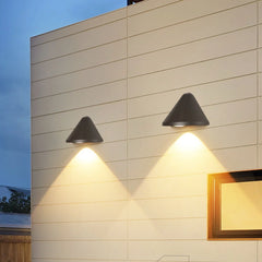 Aplique de pared exterior moderno IP65 con forma semicónica