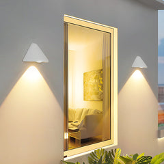 Aplique de pared exterior moderno IP65 con forma semicónica