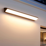 Aplique exterior largo moderno LED IP65 en negro para porche
