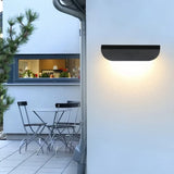 Aplique de exterior moderno LED IP65 de aluminio con diseño curvo para porche