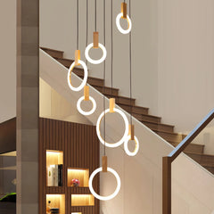 Lámpara colgante de anillos nórdica LED regulable de madera para escalera
