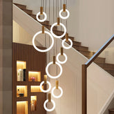 Lámpara colgante de anillos nórdica LED regulable de madera para escalera