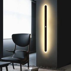 Aplique Lineal Minimalista de Metal Negro con Sensor de Movimiento para Pasillo