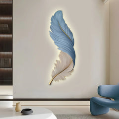 Aplique LED de pared moderno con diseño de pluma vertical para dormitorio
