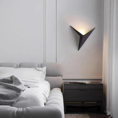 Aplique de pared moderno con diseño geométrico triangular LED para salón