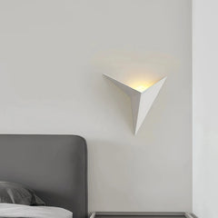 Aplique de pared moderno con diseño geométrico triangular LED para salón
