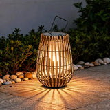 Lámpara solar de pie exterior LED IP65 tipo farol con efecto bambú para terraza