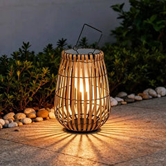 Lámpara solar de pie exterior de ratán LED estilo farol para terraza