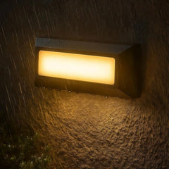Aplique rectangular exterior IP65 con sensor para zonas de paso