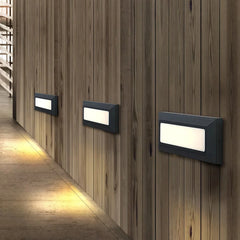 Aplique rectangular exterior IP65 con sensor para zonas de paso