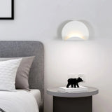 Aplique de pared blanco LED redondo y curvado de diseño moderno para dormitorio