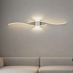 Aplique de pared moderno LED de metal con diseño curvo para dormitorio