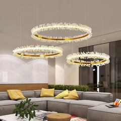 Lámpara colgante de cristal LED dorada con diseño de anillos elegante