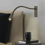Aplique de pared de lectura LED con brazo flexible para mesita de noche
