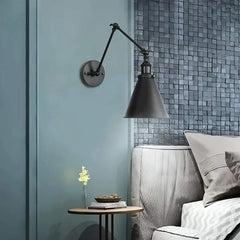 Aplique de pared con brazo articulado industrial de metal para mesilla de noche