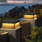 Lámpara solar sobremuro LED IP65 de metal con diseño rectangular para pilar