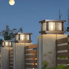 Sobremuro solar LED IP65 vintage de metal y vidrio para pilar
