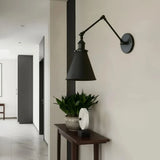 Aplique de pared con brazo articulado industrial de metal para mesilla de noche