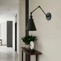 Aplique de pared con brazo articulado industrial de metal para mesilla de noche