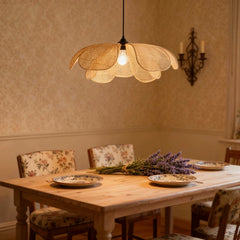Lámpara colgante de mimbre regulable con forma de flor para comedor