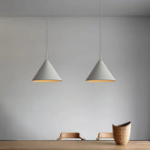 Lámpara colgante nórdica LED de hierro cónica gris para comedor