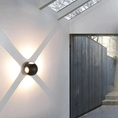 Aplique de pared exterior moderno LED de metal negro con esfera