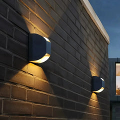 Aplique exterior de pared LED negro moderno de metal IP65 para porche