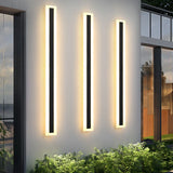 Aplique lineal LED exterior minimalista con sensor de movimiento IP65 en negro