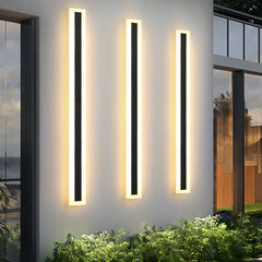 Aplique de pared exterior lineal negra de metal minimalista con sensor de movimiento para porche