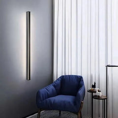 Aplique de pared lineal LED minimalista de metal para salón