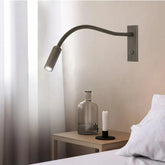 Aplique de pared led con brazo flexible orientable moderno para mesita de noche