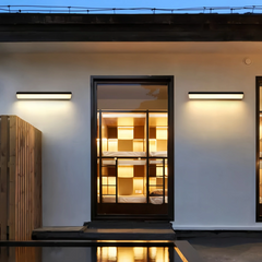 Aplique de pared para exterior larga moderno de metal negro para porche