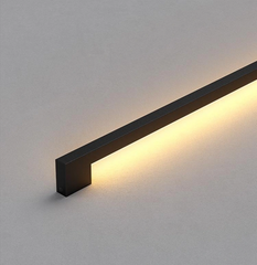 Aplique lineal de pared de estilo minimalista negro en metal para salón
