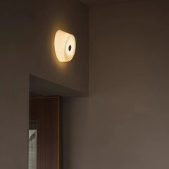 Aplique de pared de vidrio vintage en tono crema para pasillo