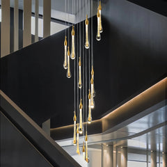 Lámpara colgante gota de cristal dorado LED moderna para escaleras