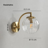 Aplique globo de vidrio moderno con base metálica para dormitorio