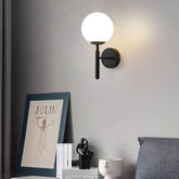 Aplique Pared Bola Blanca de Vidrio LED Moderno para Mesita de Noche