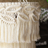 Lámpara colgante de macramé boho blanca con pantalla de borlas para salón