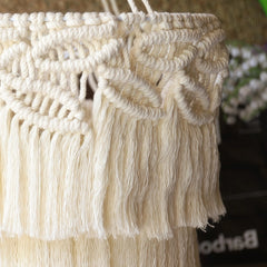 Lámpara colgante de macramé boho blanca con pantalla de borlas para salón